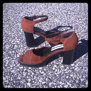 ❤️Stylish New York Transit Leather Heels